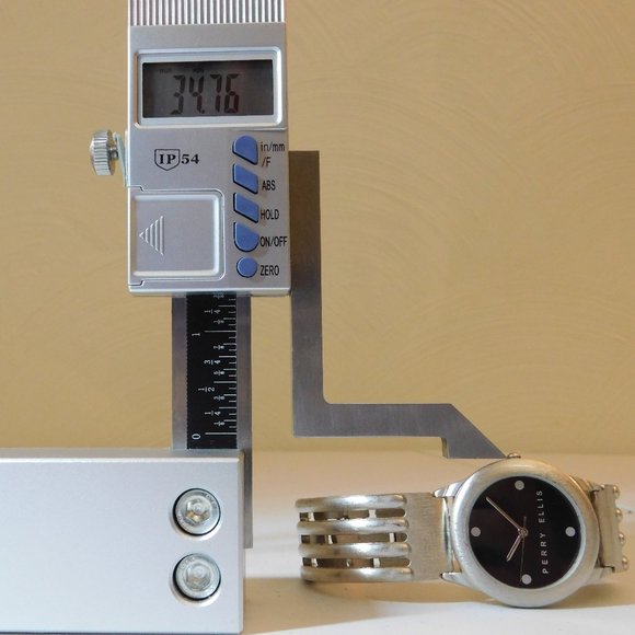 Perry Ellis Quartz Analog Men's Watch Sz. 8" - Picture 5 of 5